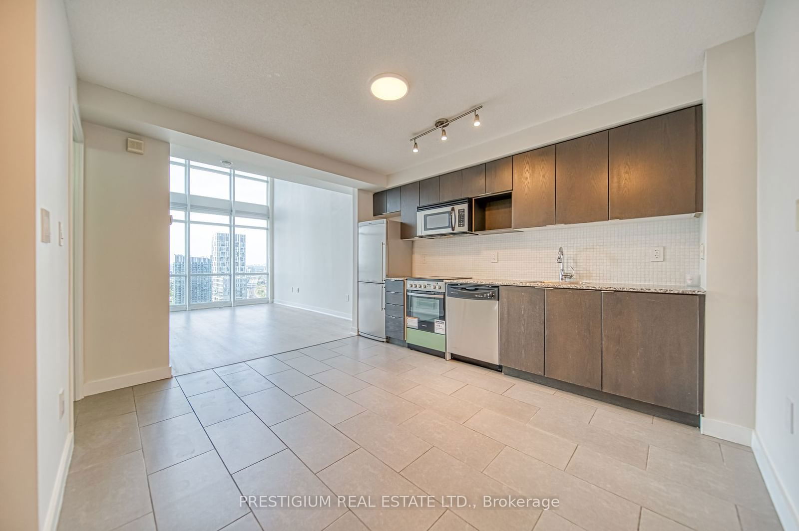 15 Fort York Blvd, unit 3701 for rent