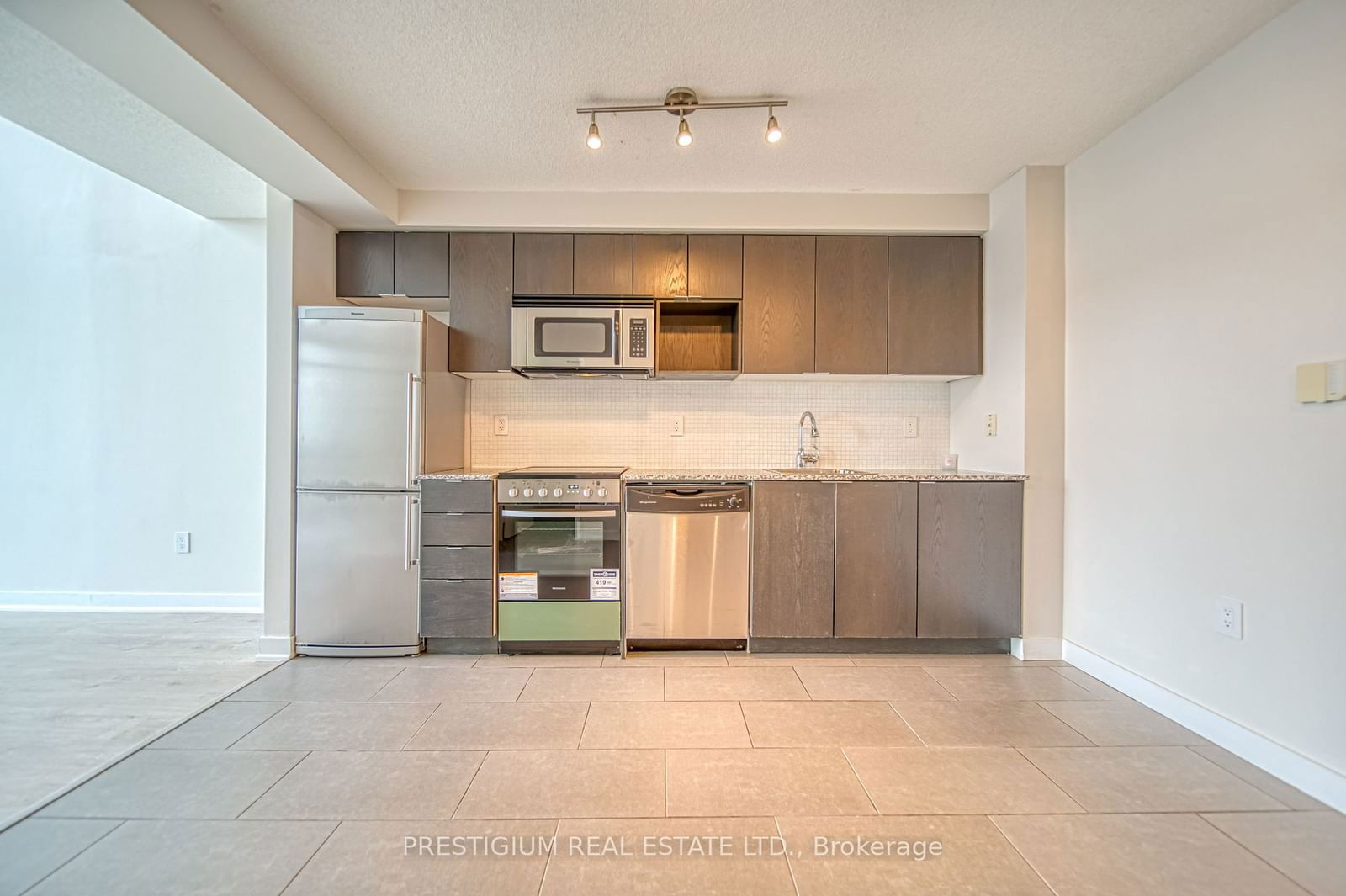 15 Fort York Blvd, unit 3701 for rent