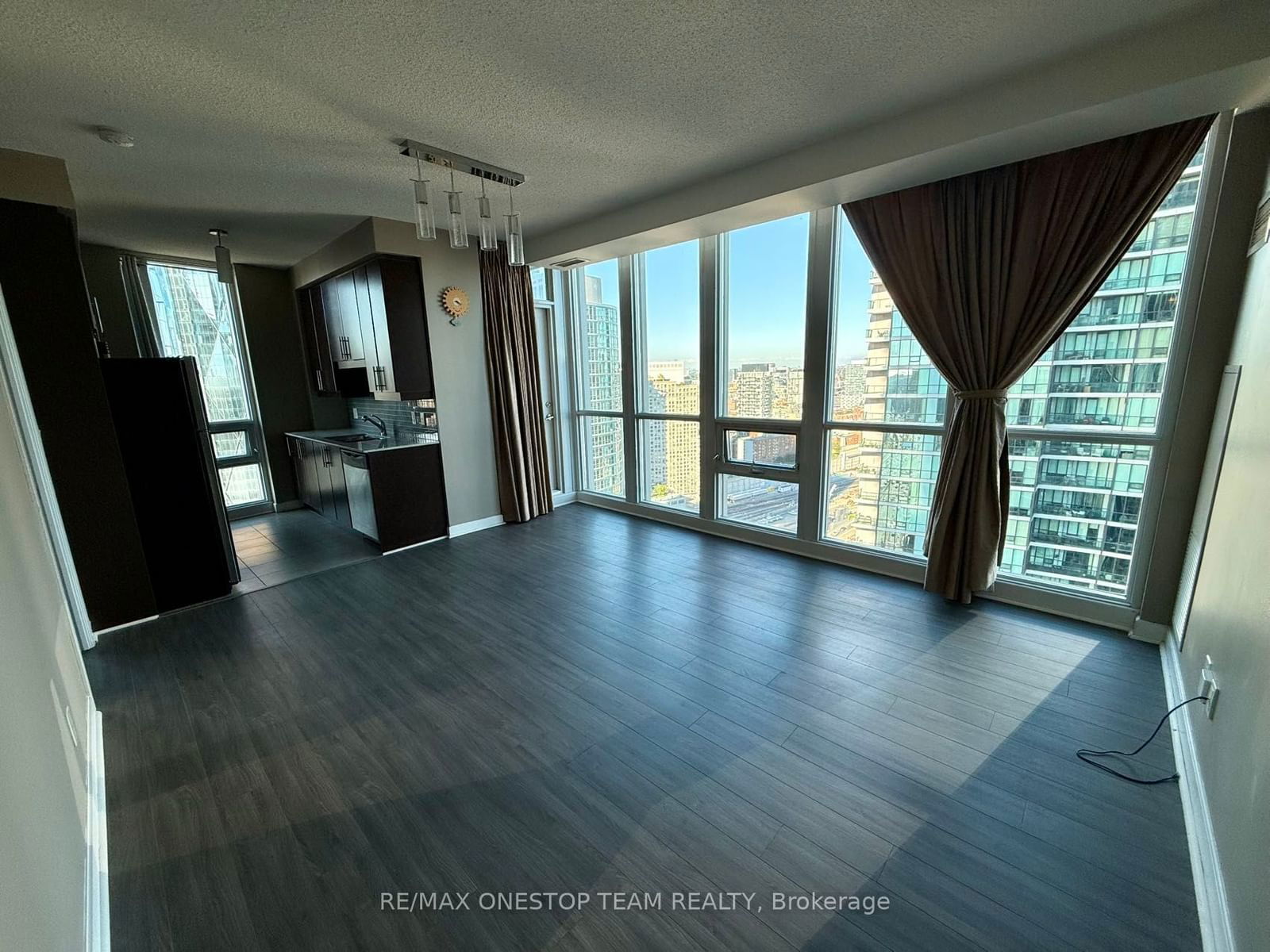 18 Harbour St, unit 3305 for rent