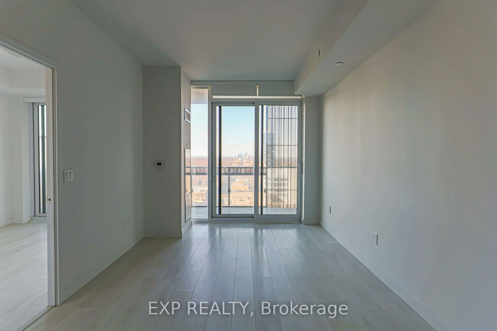 8 Eglinton Ave E, unit 1506 for rent