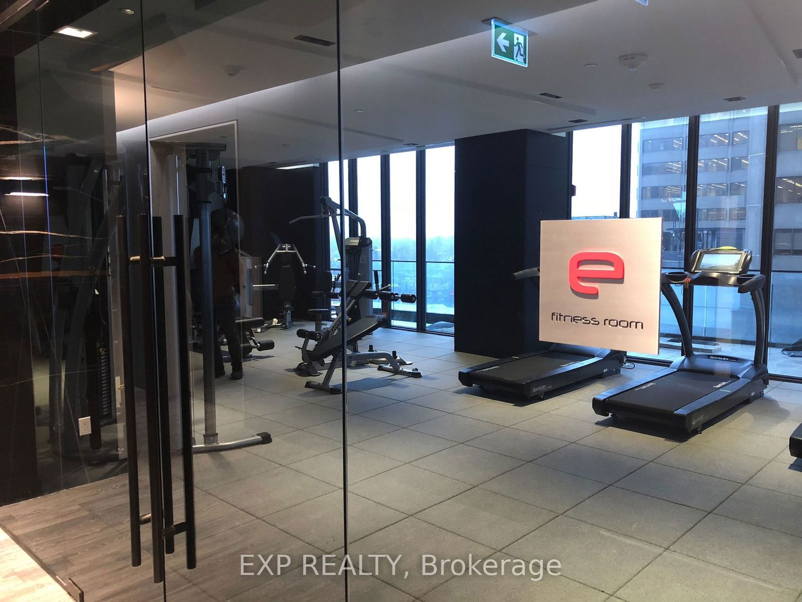 8 Eglinton Ave E, unit 1506 for rent