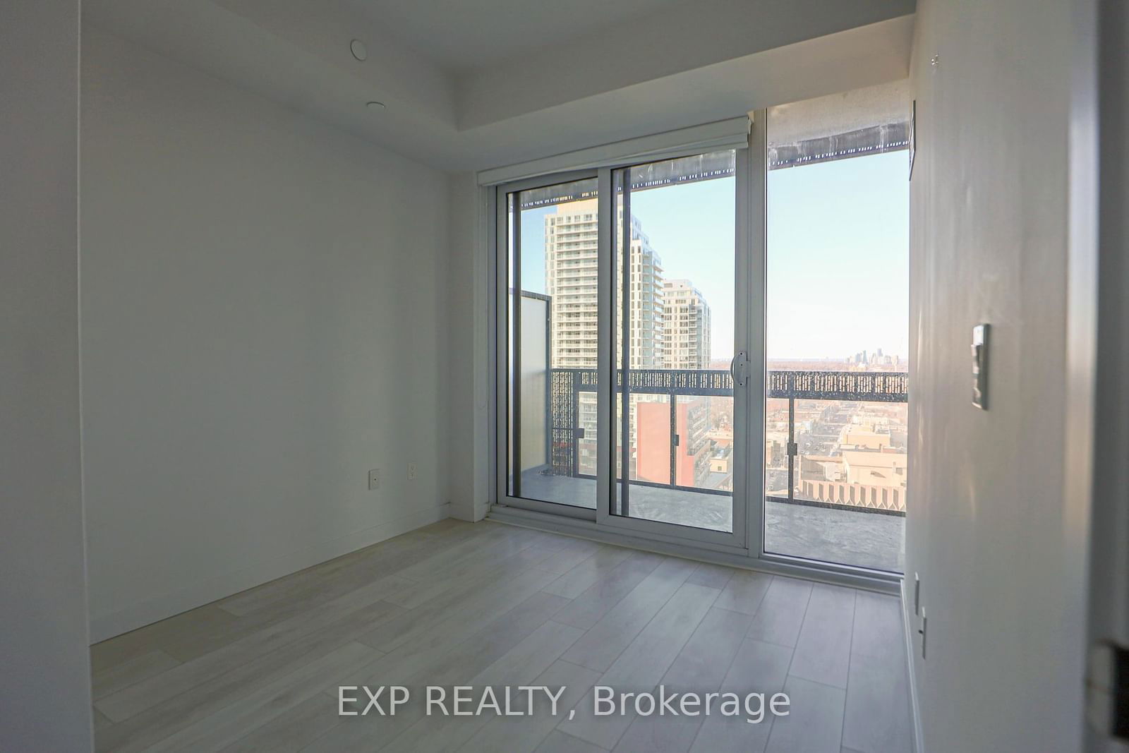 8 Eglinton Ave E, unit 1506 for rent