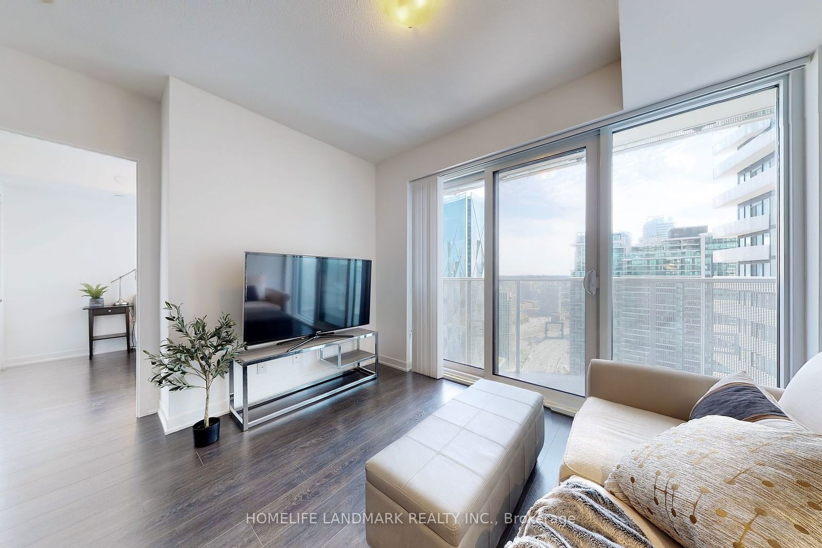 100 Harbour St, unit 4705 for rent