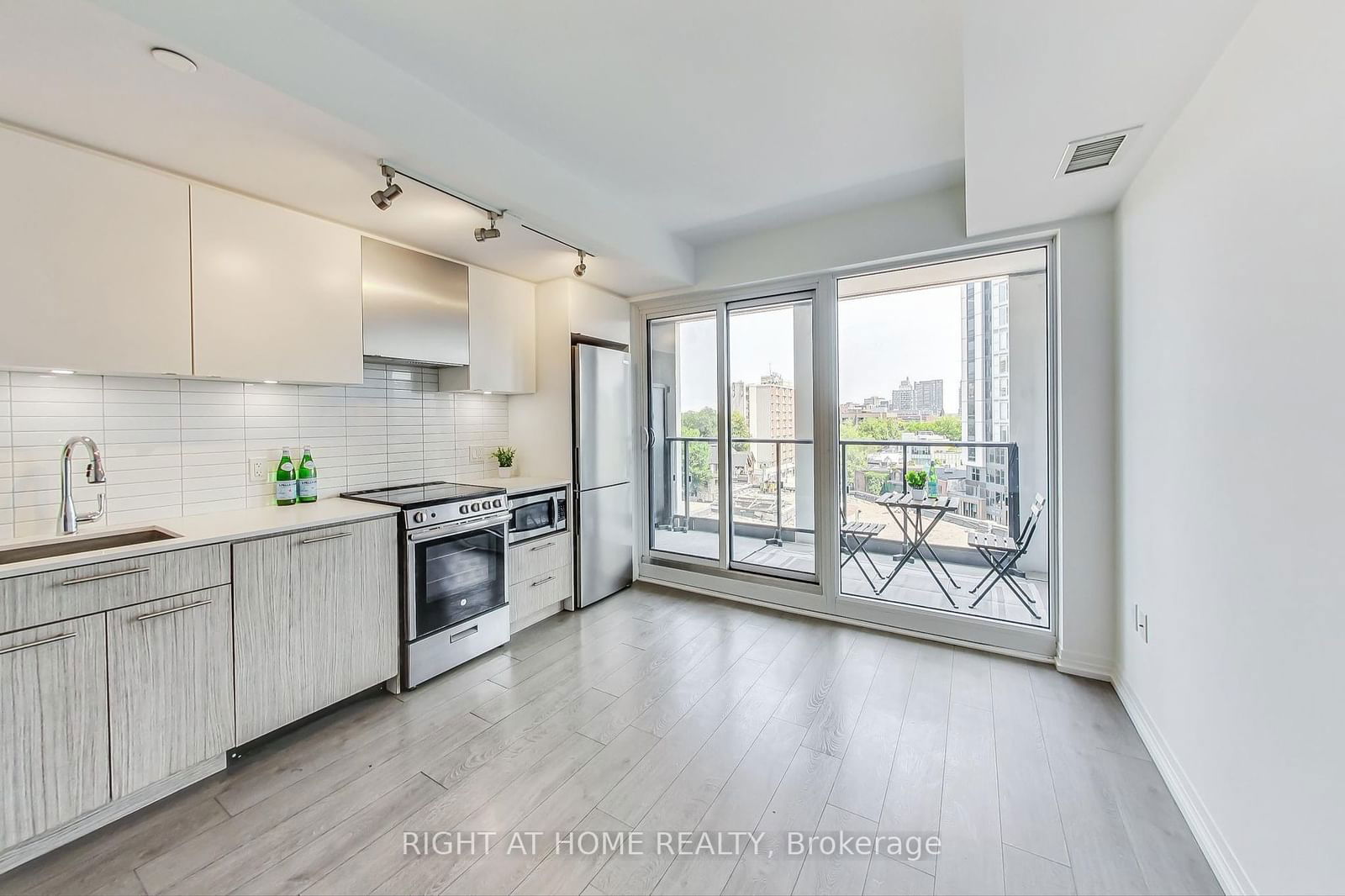 251 Jarvis St, unit 614 for sale