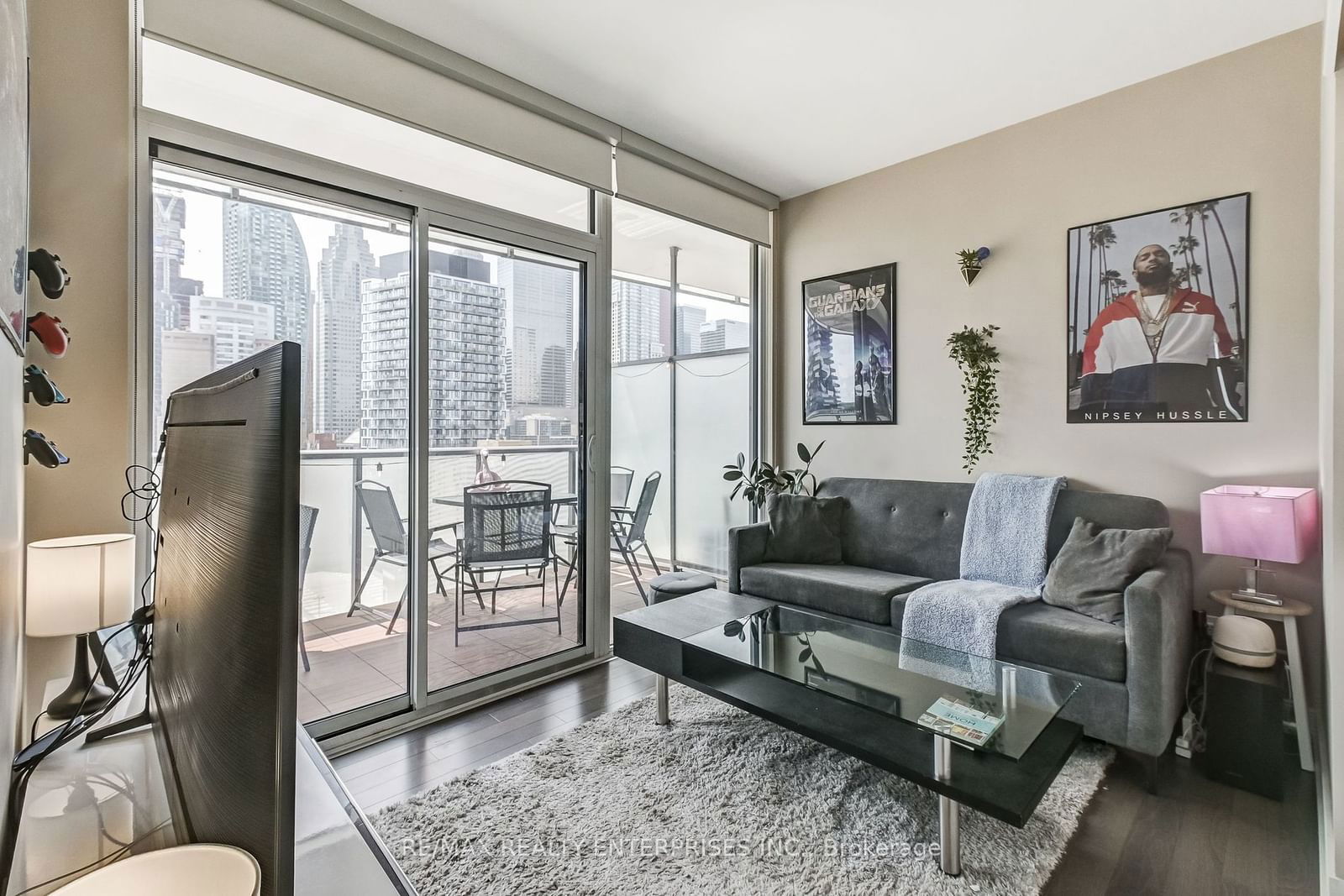 1 Market St, unit 1413 for sale