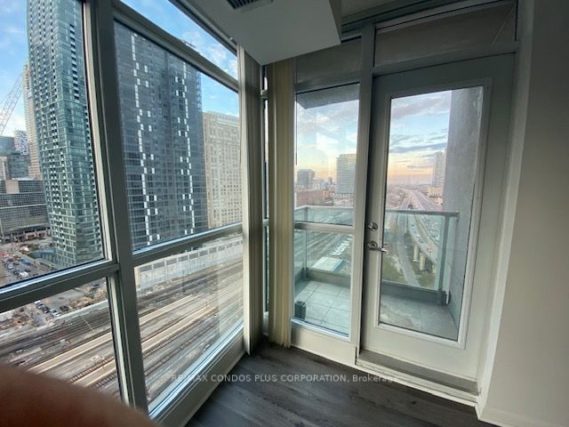 18 Yonge St, unit 1805 for rent