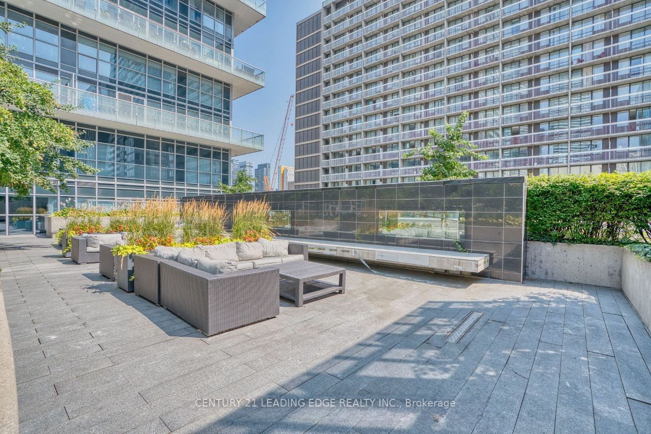 386 Yonge St, unit 1002 for rent