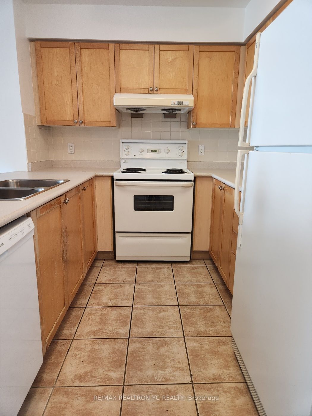 8 Hillcrest Ave, unit 2808 for rent