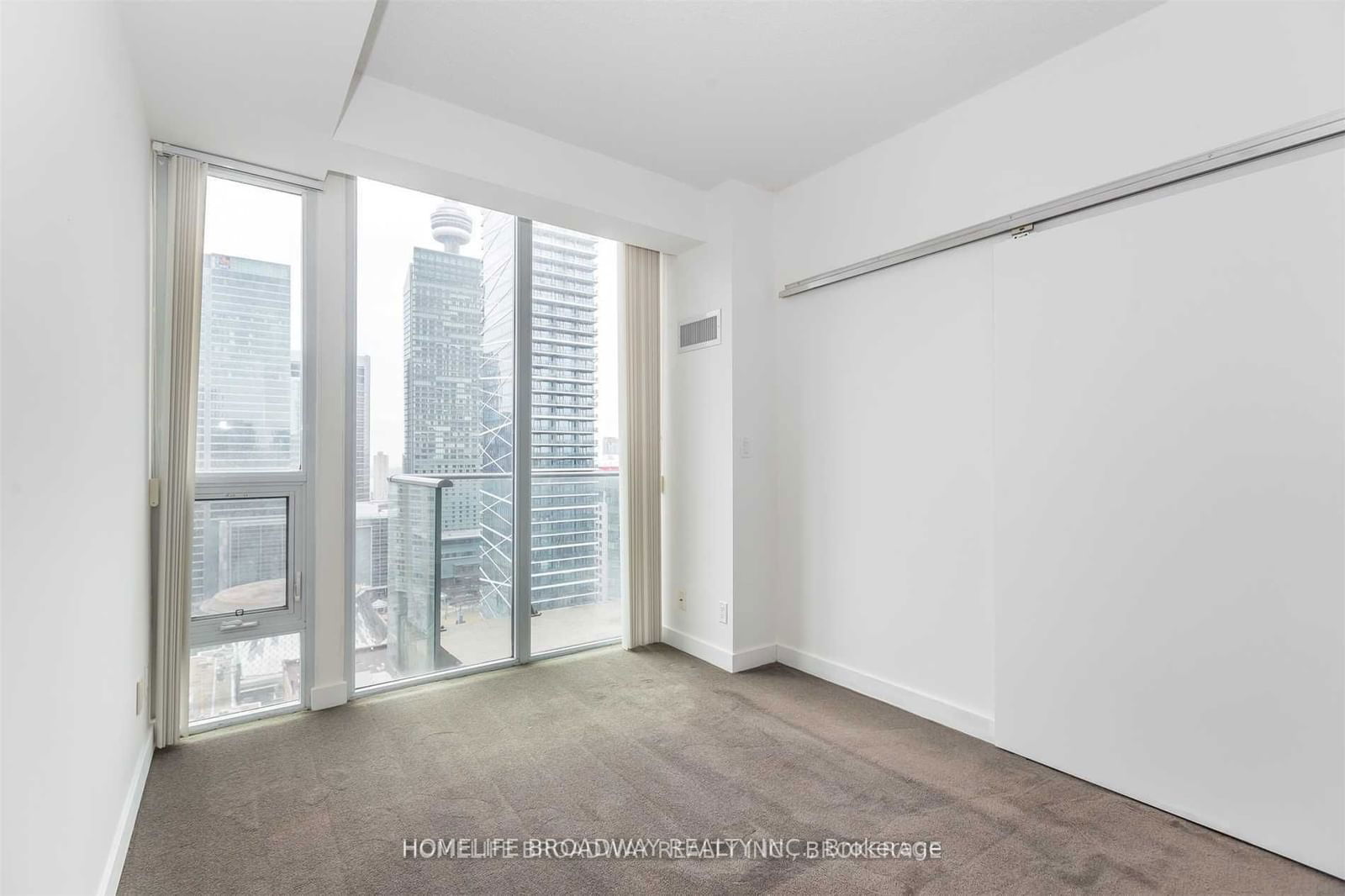 126 Simcoe St, unit 2501 for rent