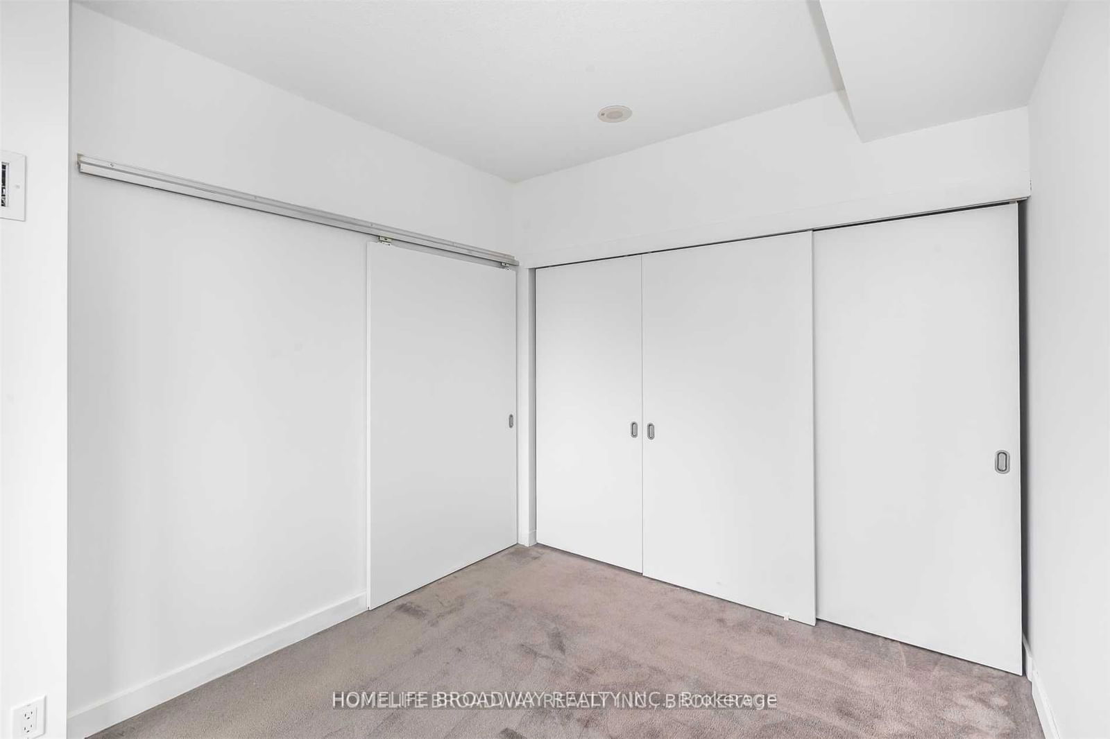 126 Simcoe St, unit 2501 for rent