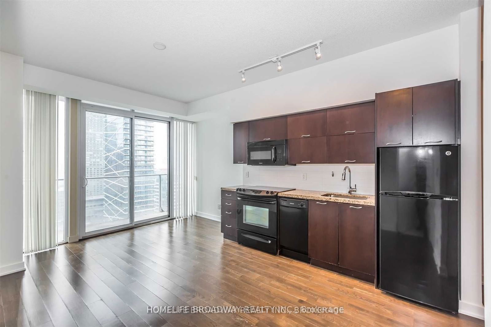 126 Simcoe St, unit 2501 for rent