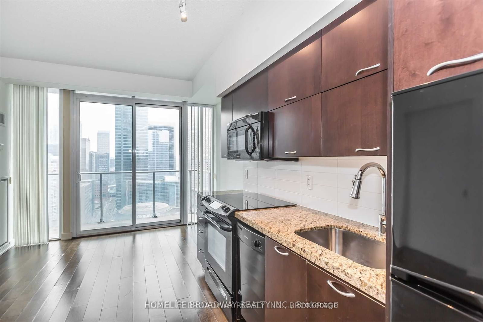 126 Simcoe St, unit 2501 for rent