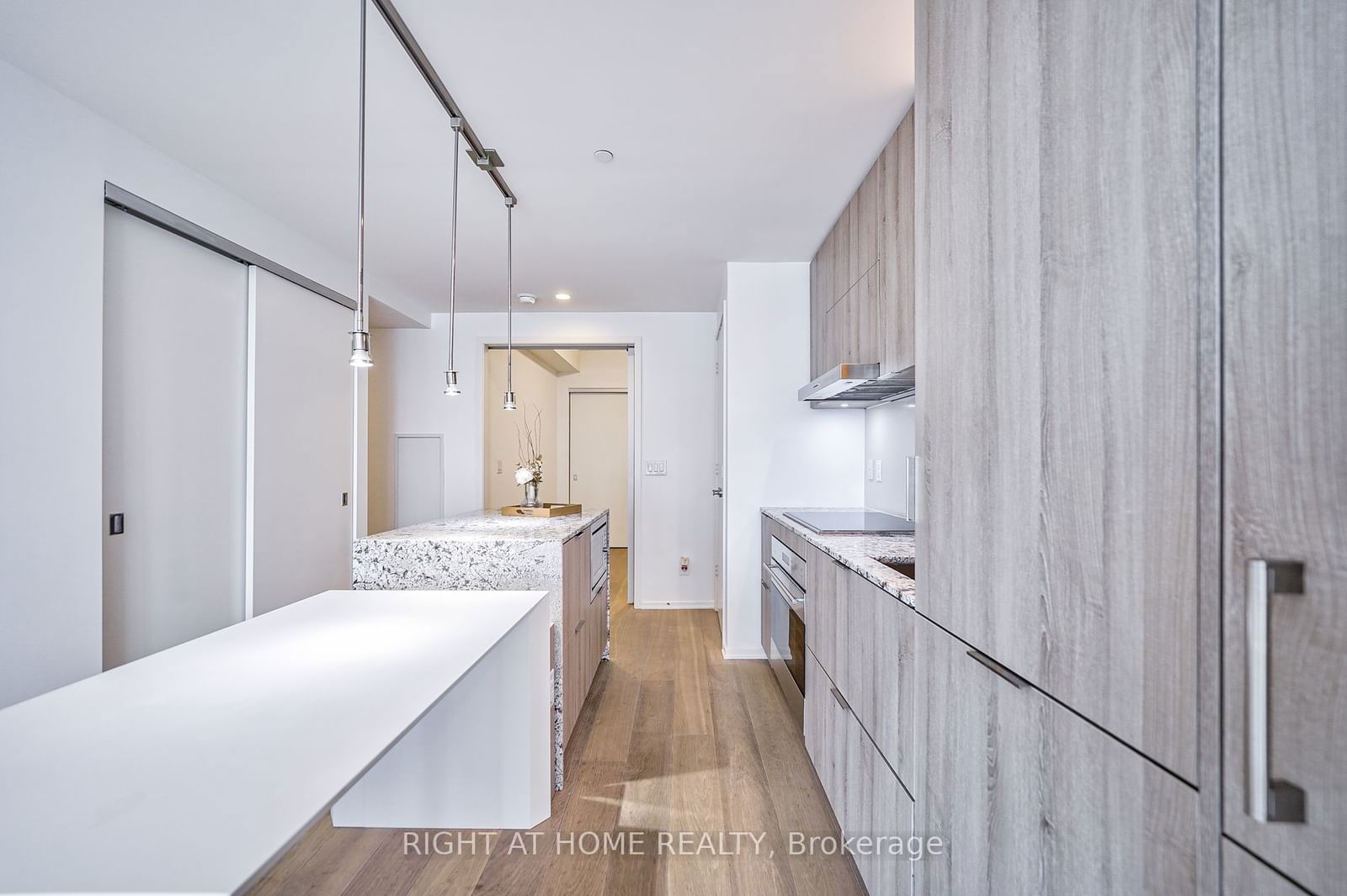 1 bloor St E, unit 6608 for sale