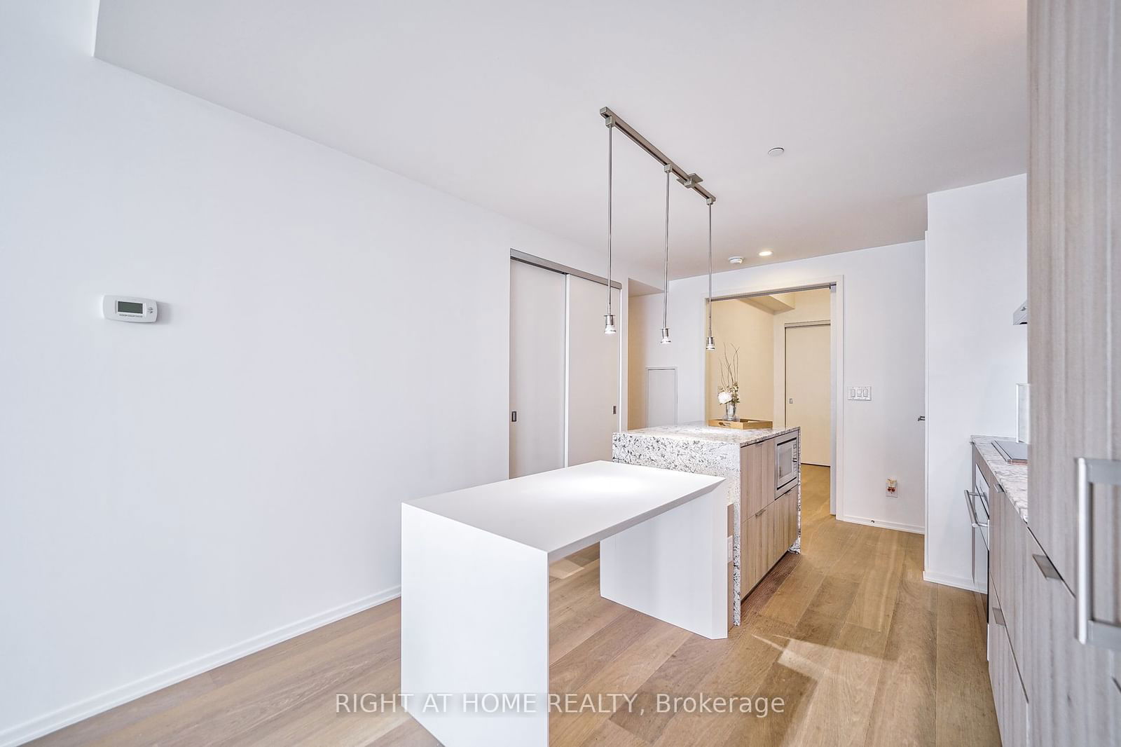 1 bloor St E, unit 6608 for sale