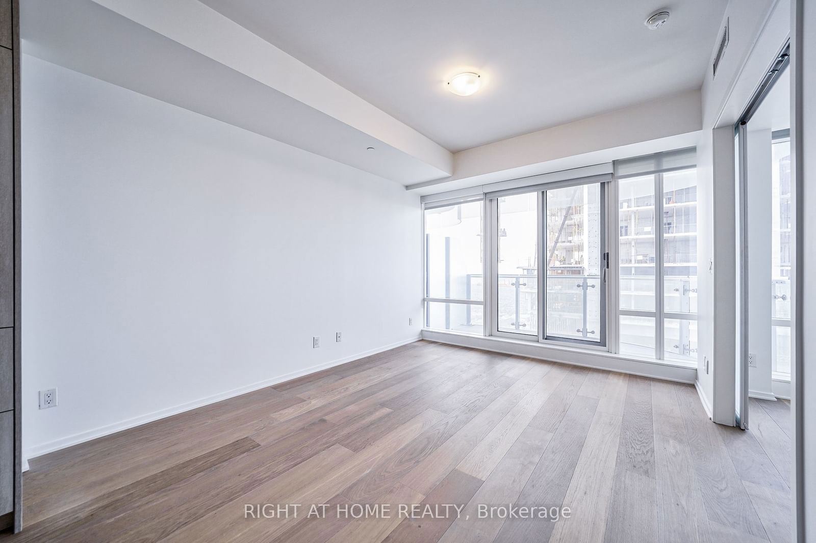 1 bloor St E, unit 6608 for sale