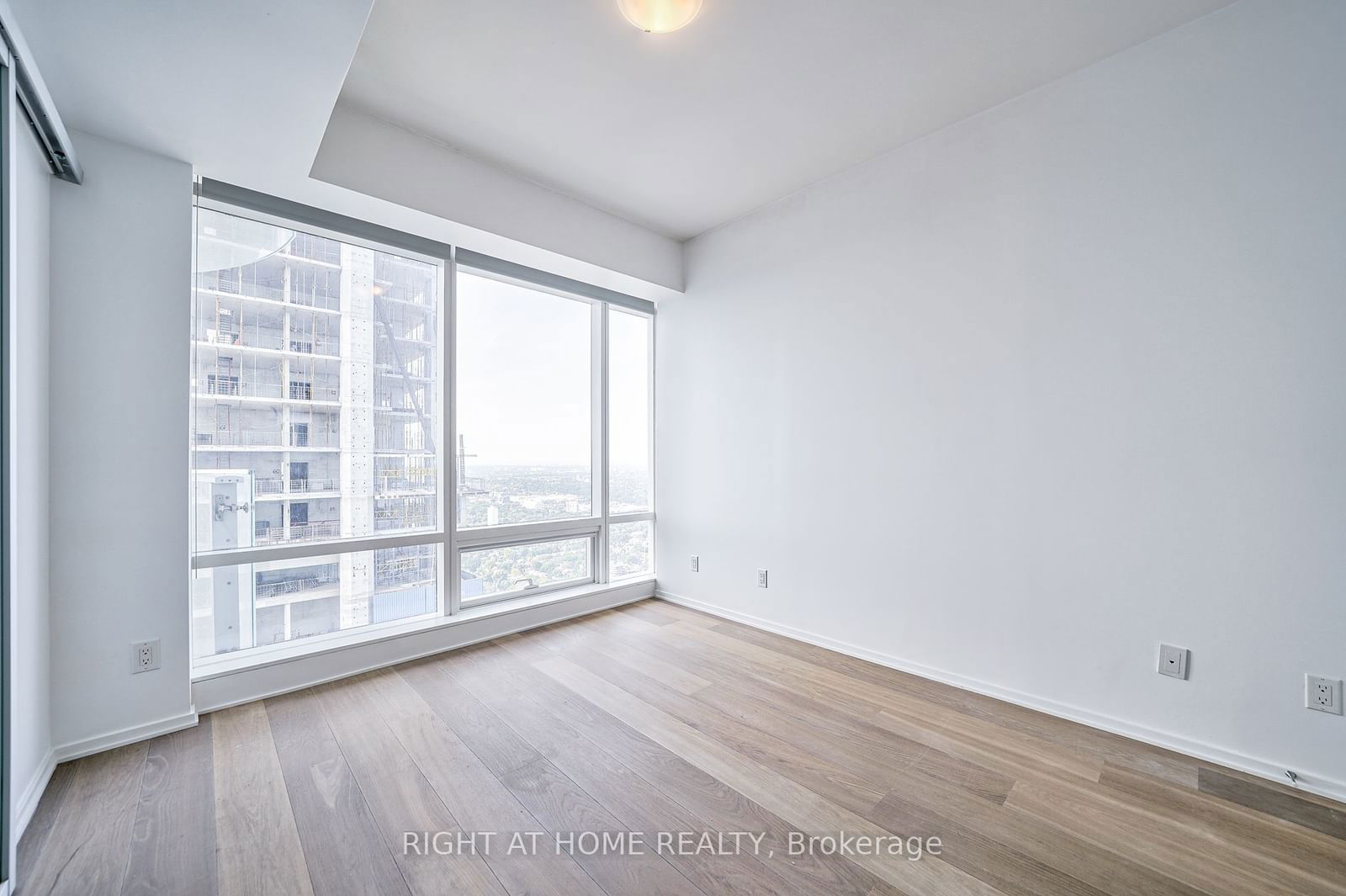 1 bloor St E, unit 6608 for sale