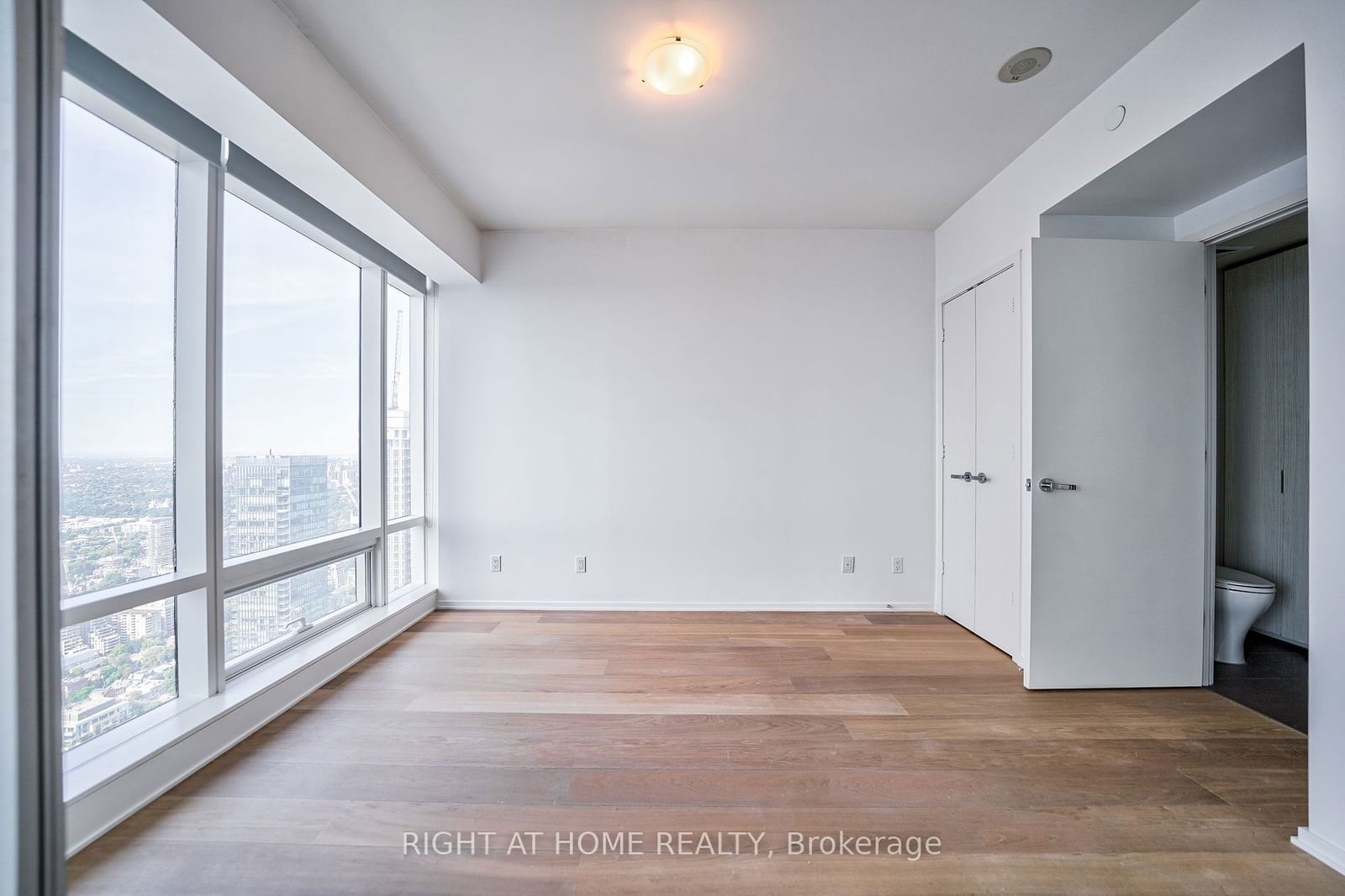 1 bloor St E, unit 6608 for sale