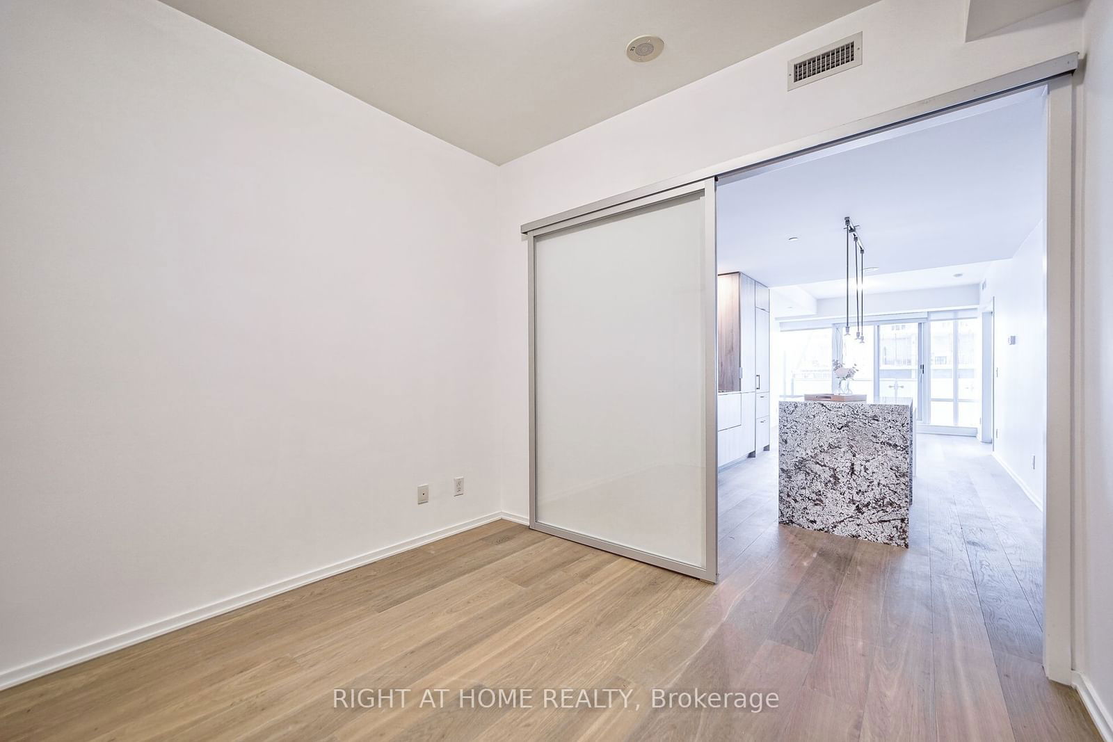 1 bloor St E, unit 6608 for sale