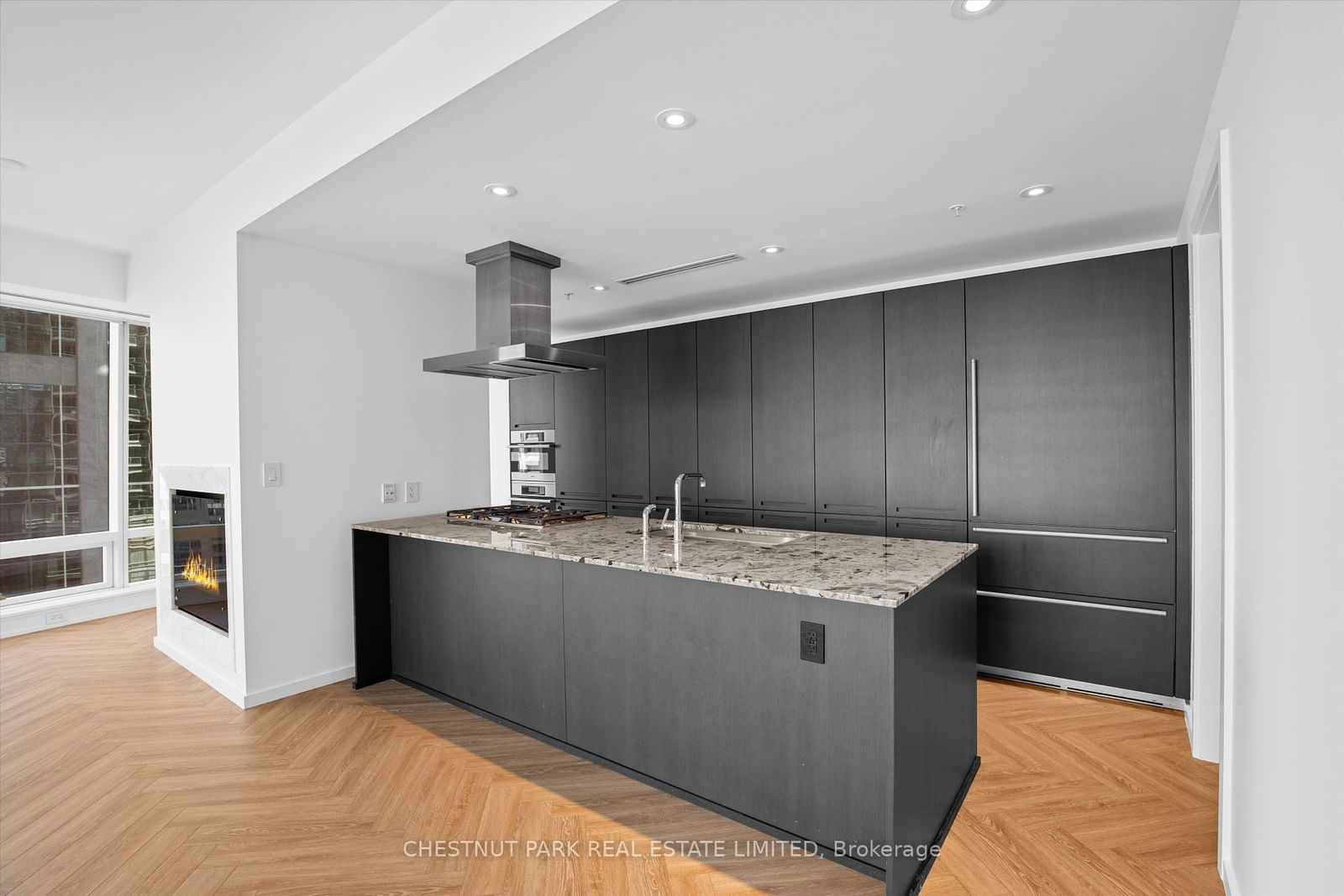 180 University Ave, unit 1906 for sale