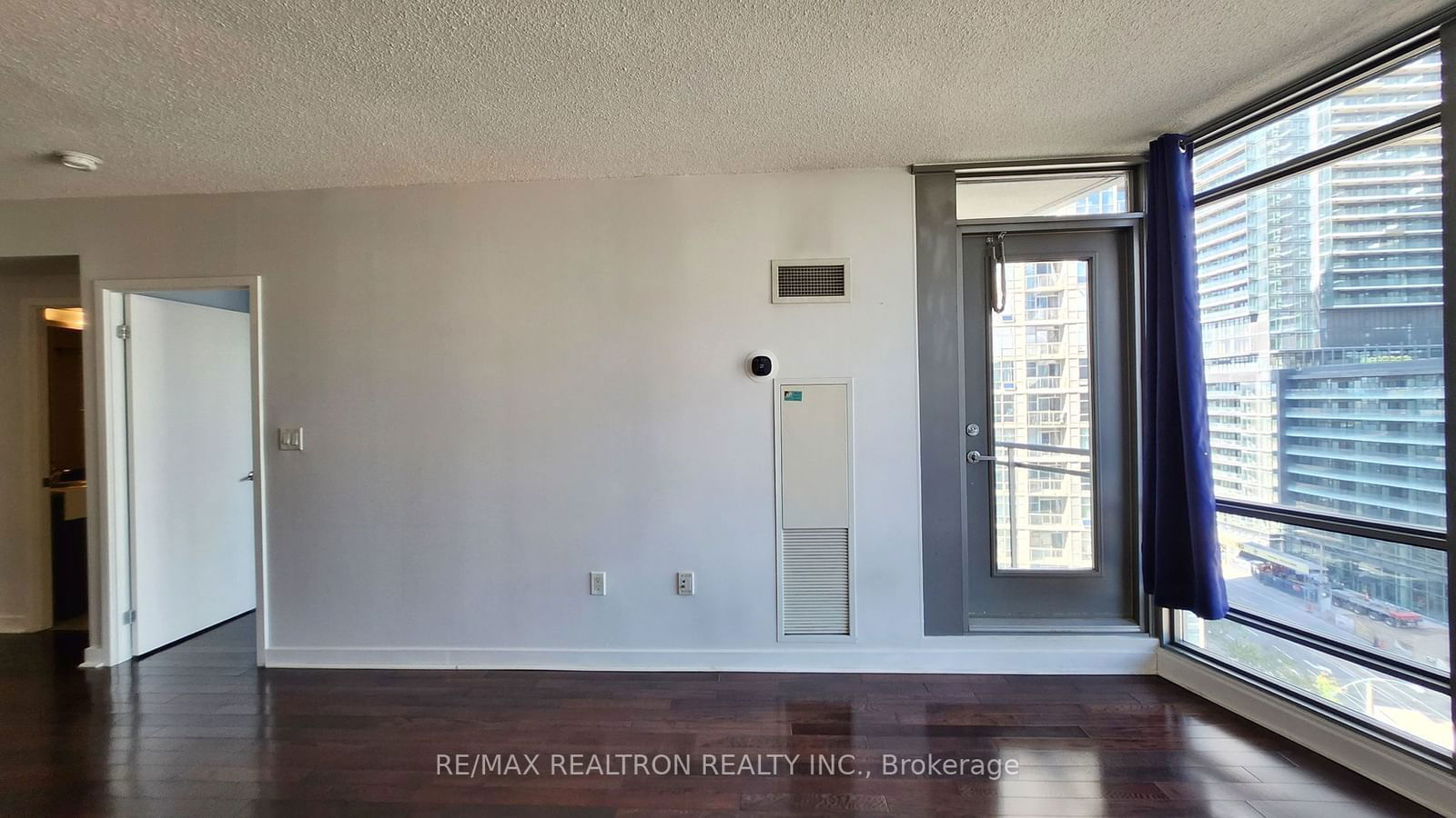 3 Navy Wharf Crt, unit 1205 for rent