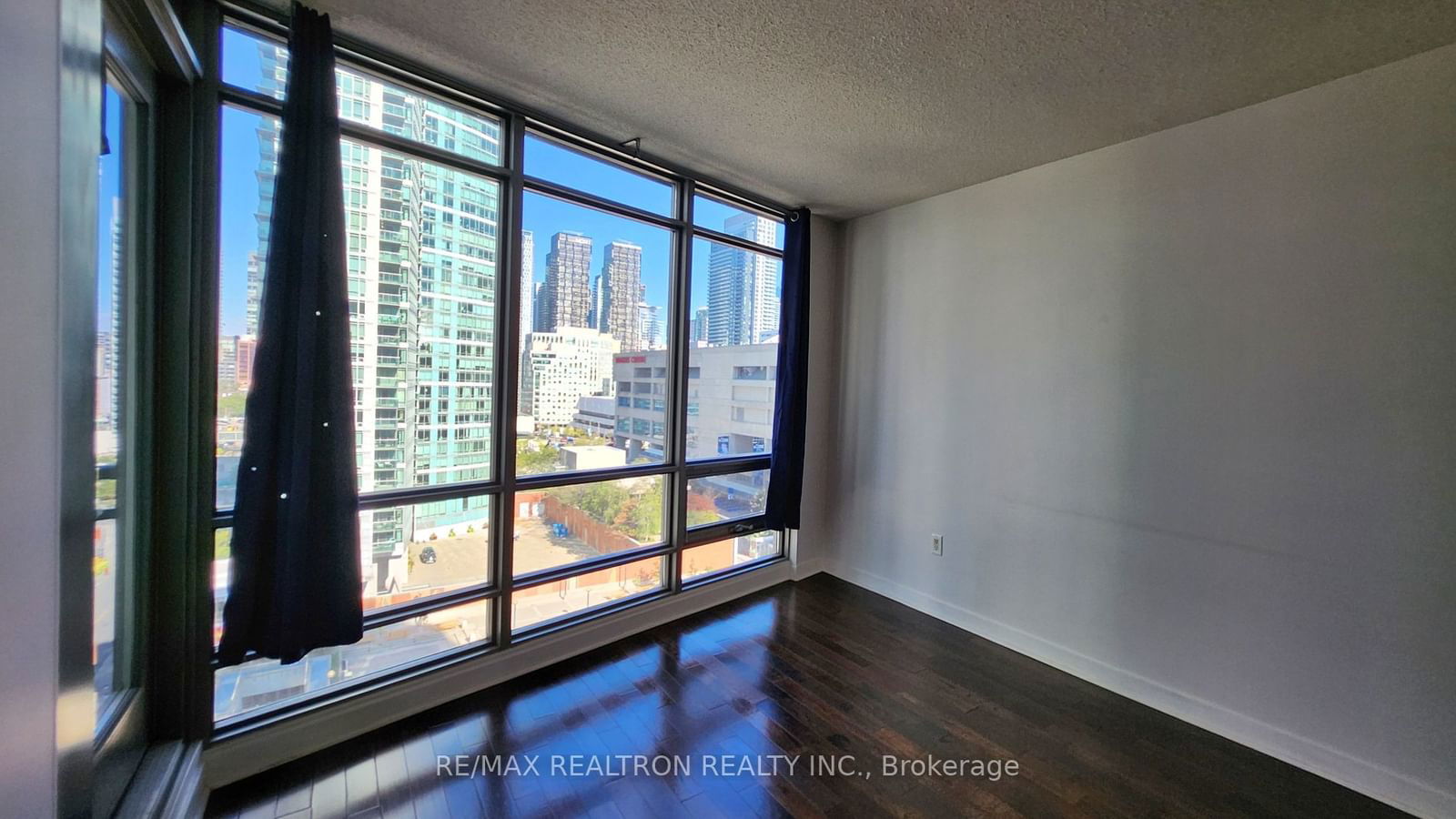 3 Navy Wharf Crt, unit 1205 for rent