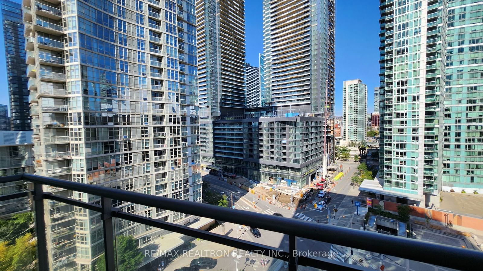 3 Navy Wharf Crt, unit 1205 for rent