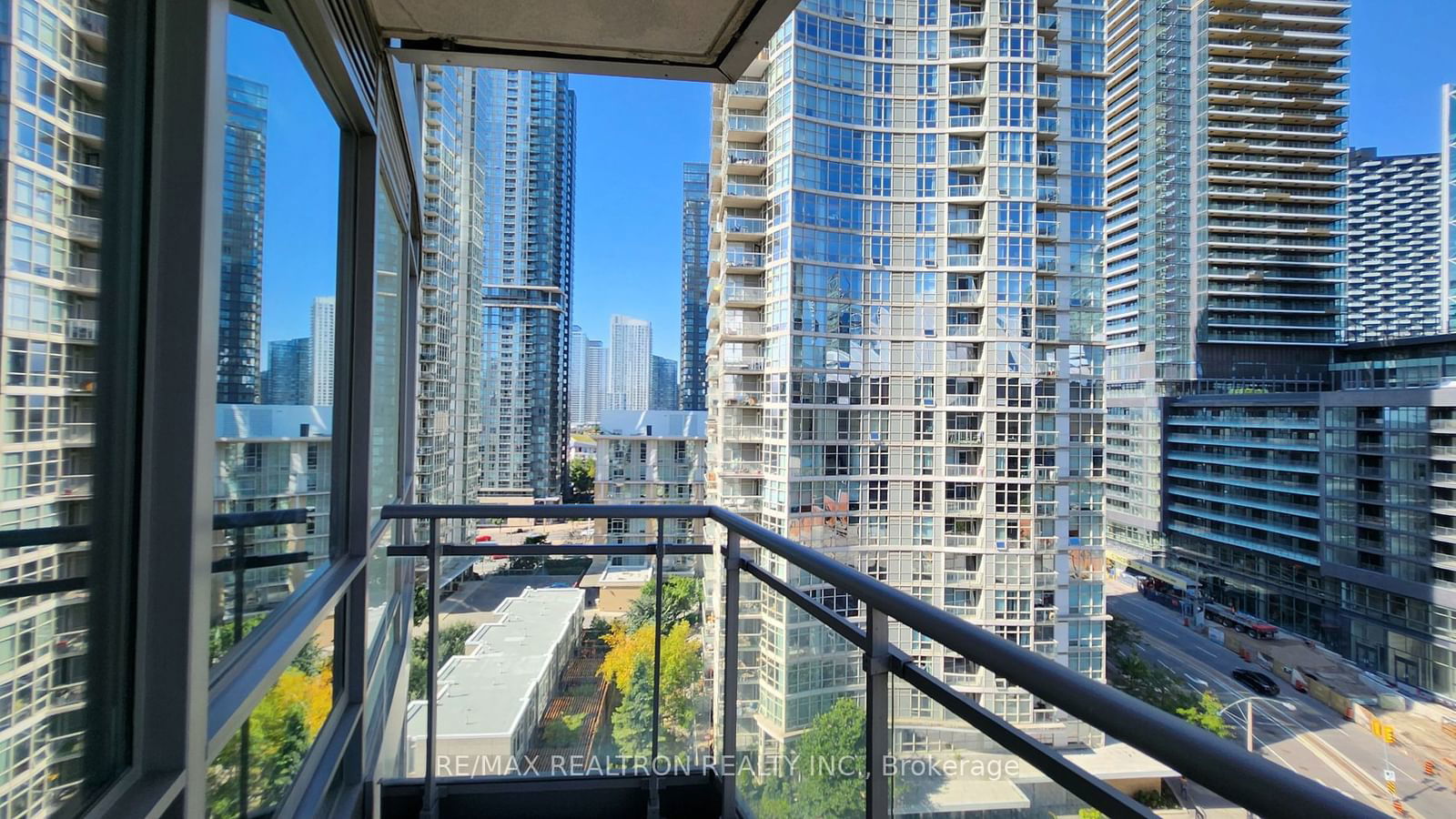 3 Navy Wharf Crt, unit 1205 for rent