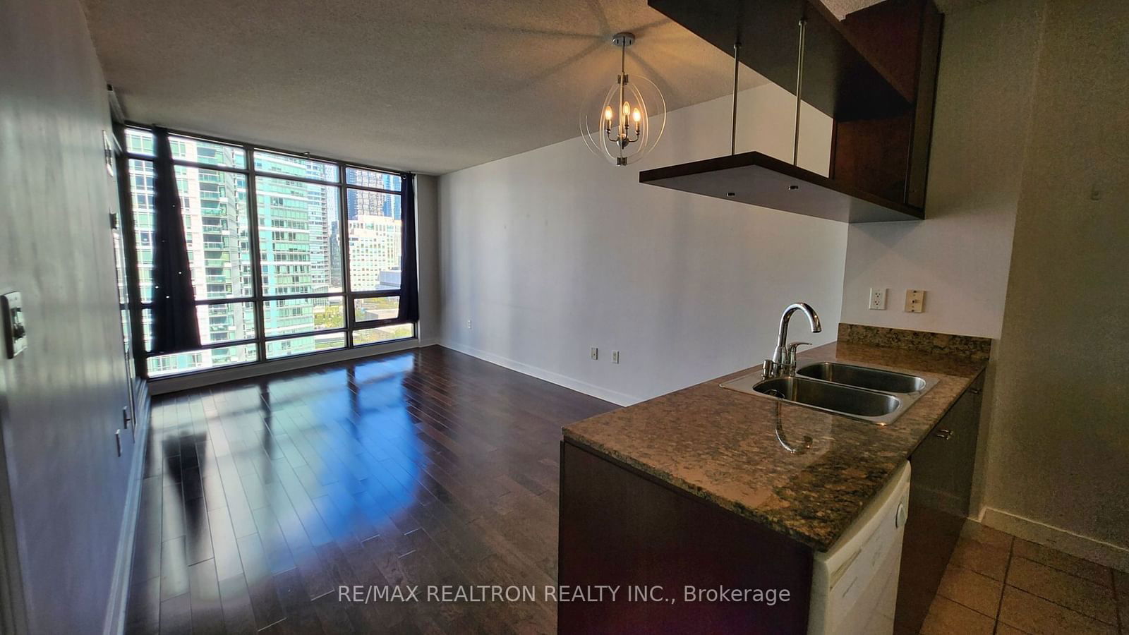 3 Navy Wharf Crt, unit 1205 for rent