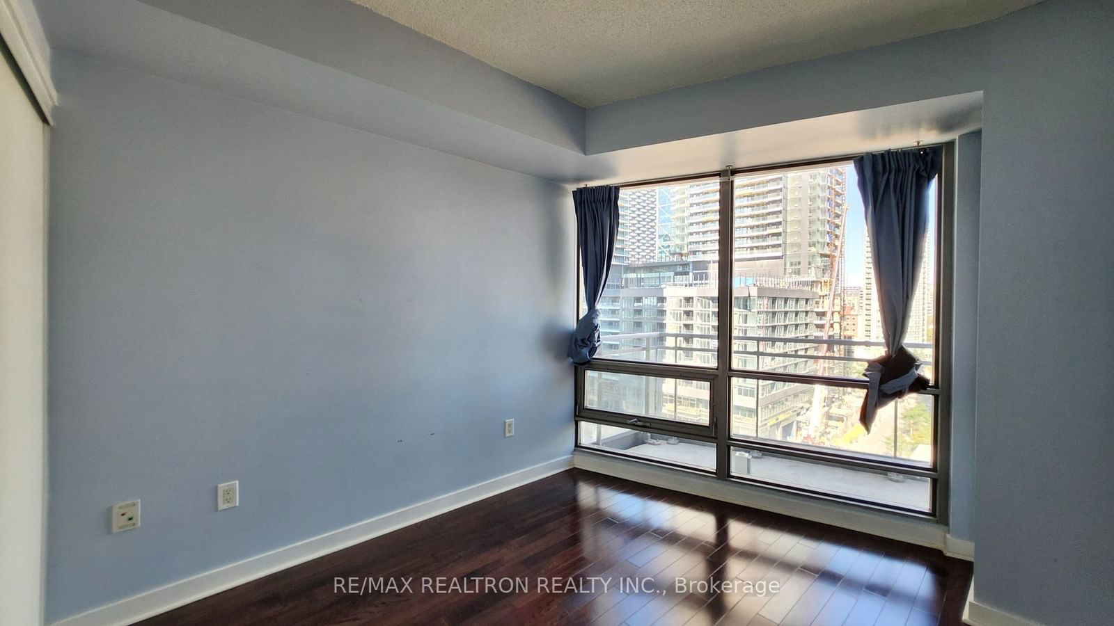 3 Navy Wharf Crt, unit 1205 for rent