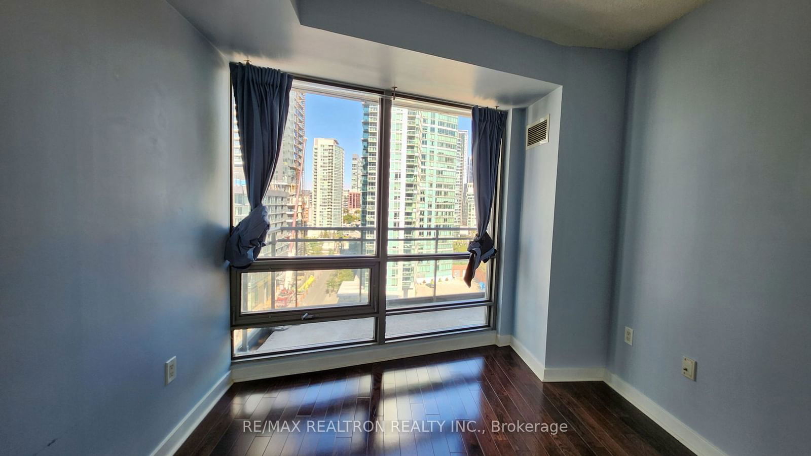 3 Navy Wharf Crt, unit 1205 for rent