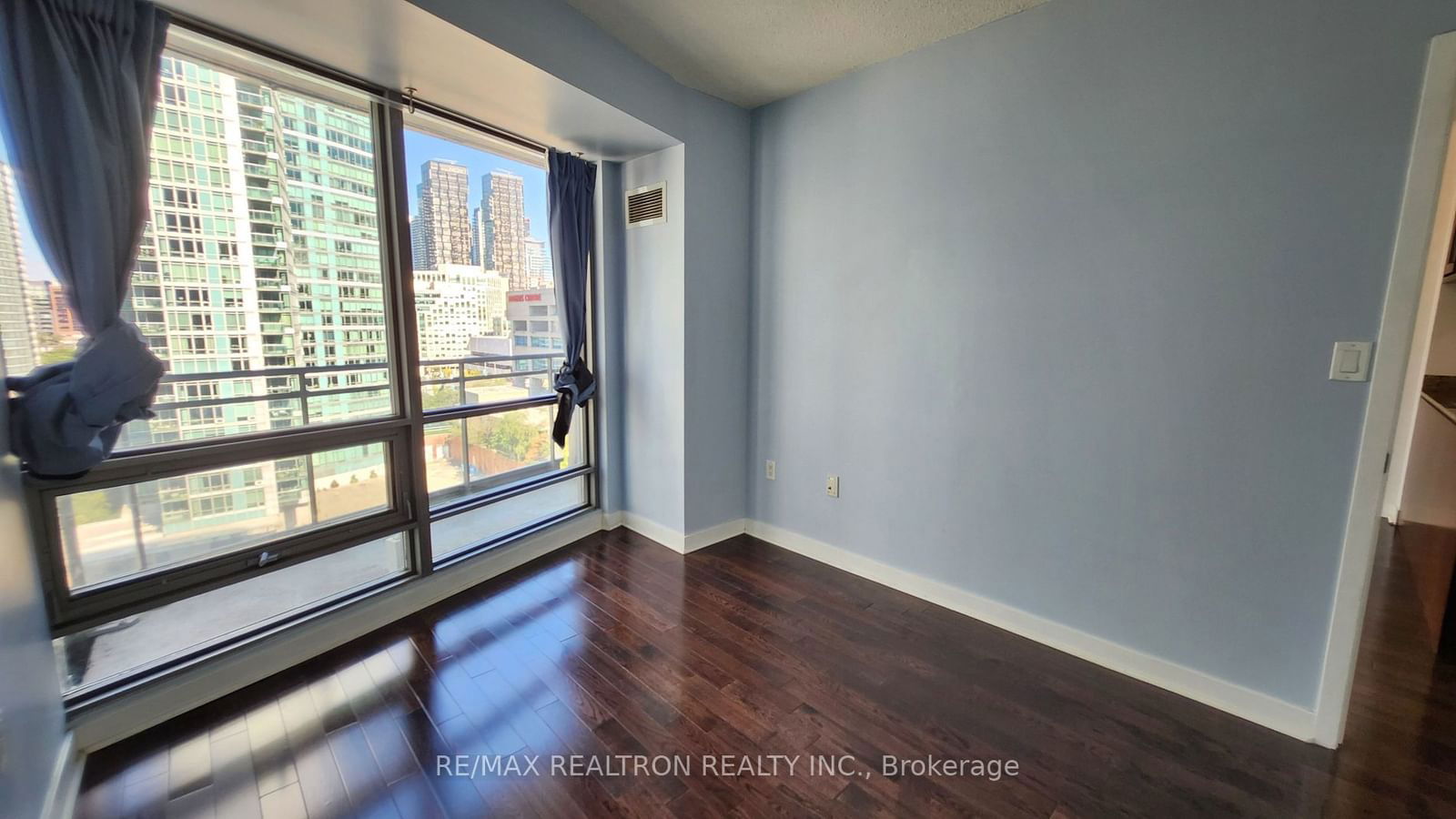 3 Navy Wharf Crt, unit 1205 for rent