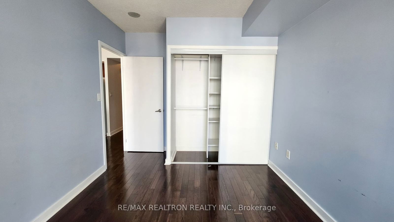 3 Navy Wharf Crt, unit 1205 for rent