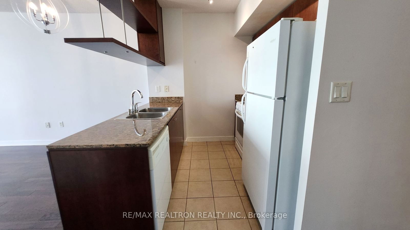 3 Navy Wharf Crt, unit 1205 for rent