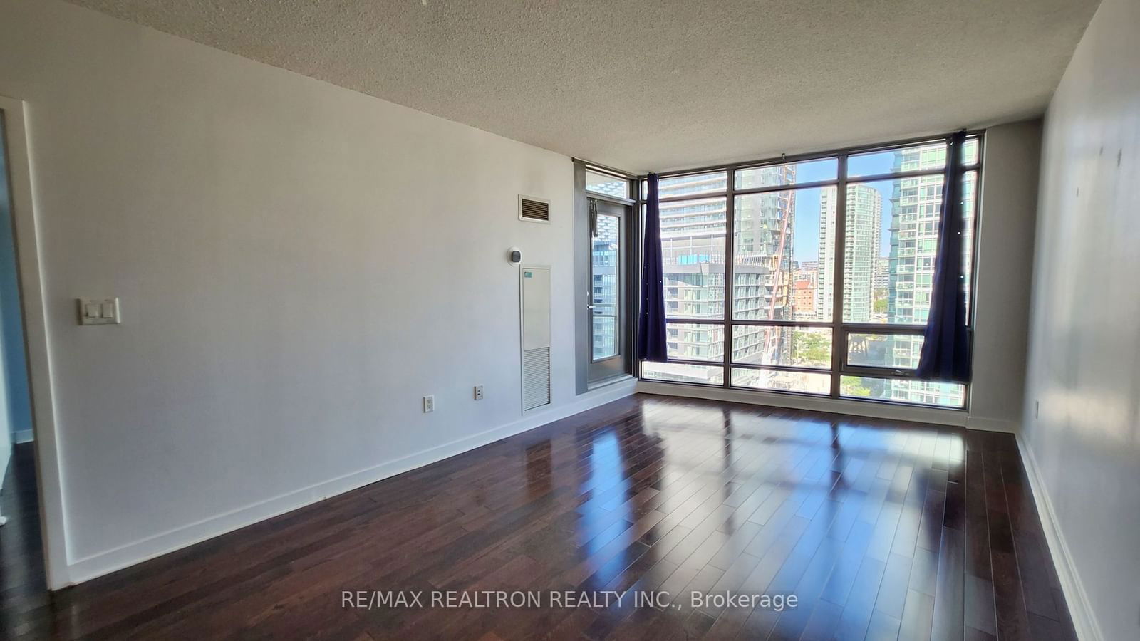 3 Navy Wharf Crt, unit 1205 for rent