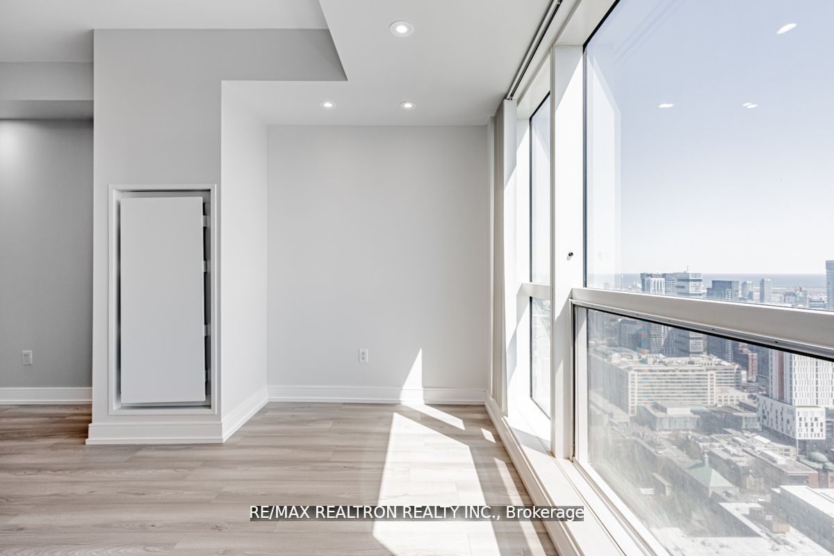 386 Yonge St, unit 4909 for rent