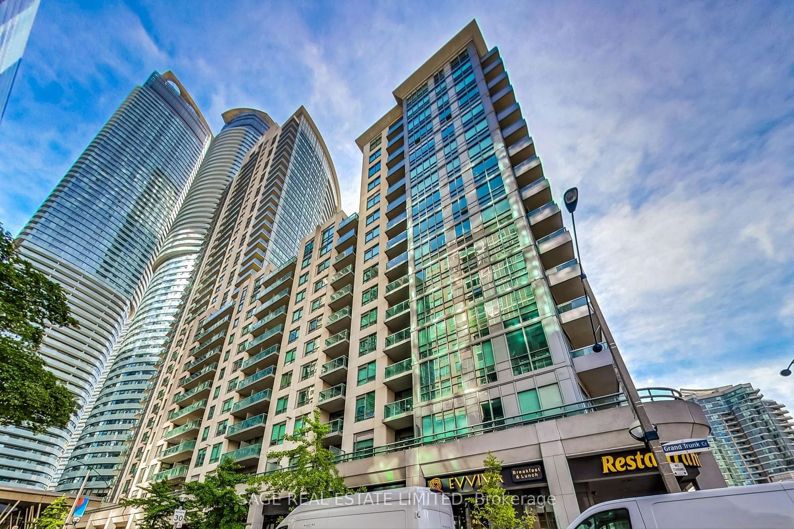 19 Grand Trunk Cres, unit 1912 for sale