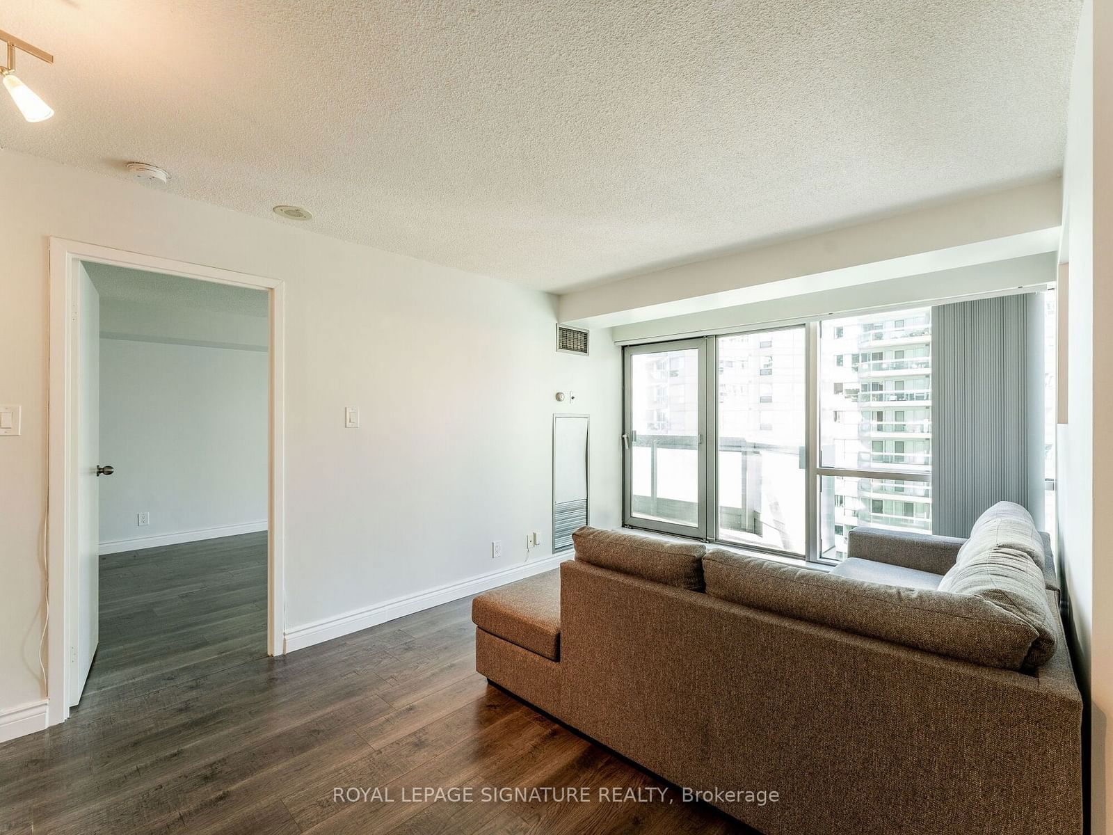 10 Yonge St, unit 1701 for rent