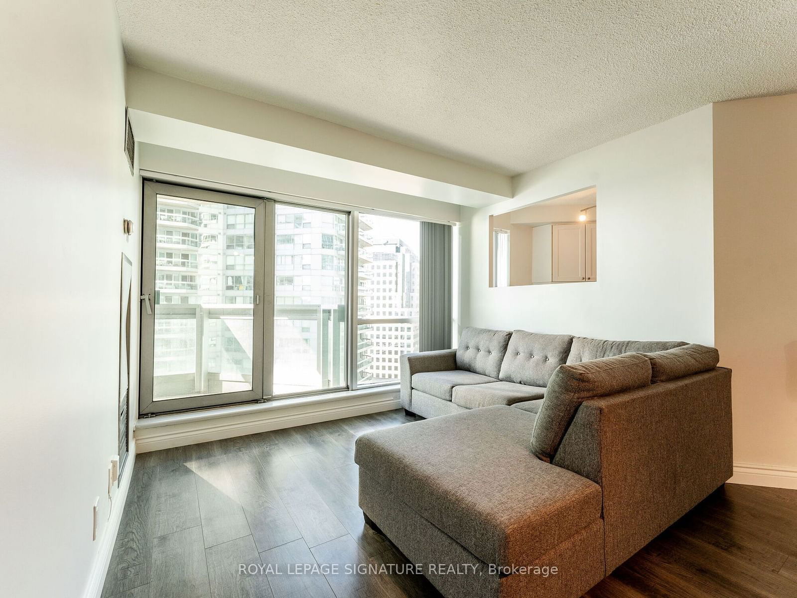 10 Yonge St, unit 1701 for rent