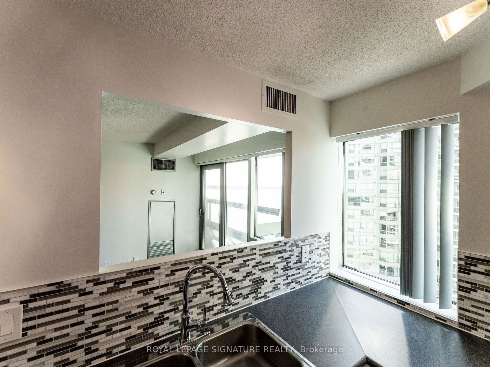 10 Yonge St, unit 1701 for rent