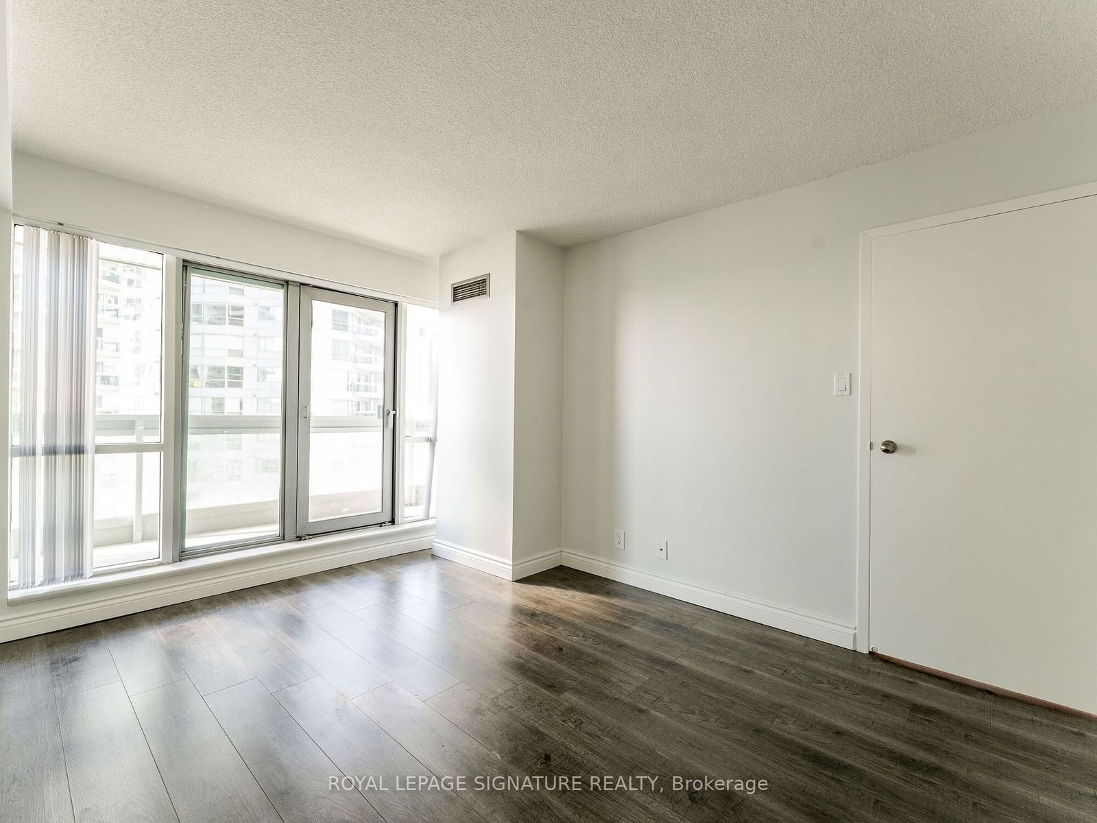 10 Yonge St, unit 1701 for rent