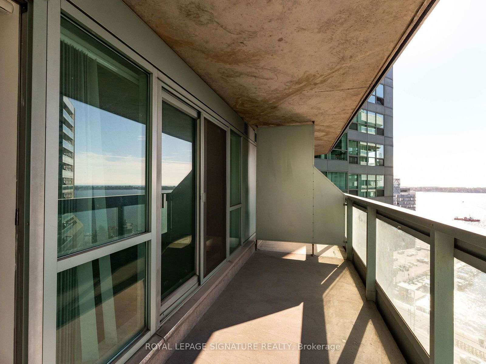 10 Yonge St, unit 1701 for rent