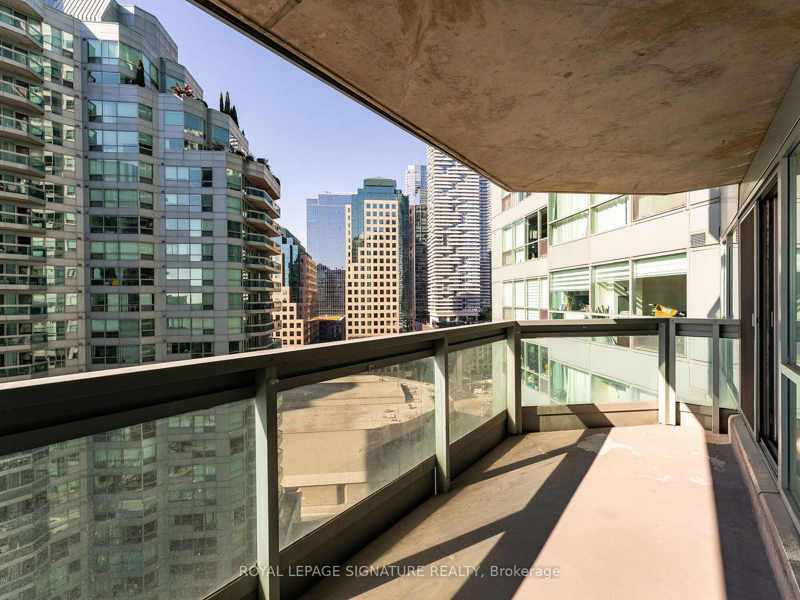 10 Yonge St, unit 1701 for rent