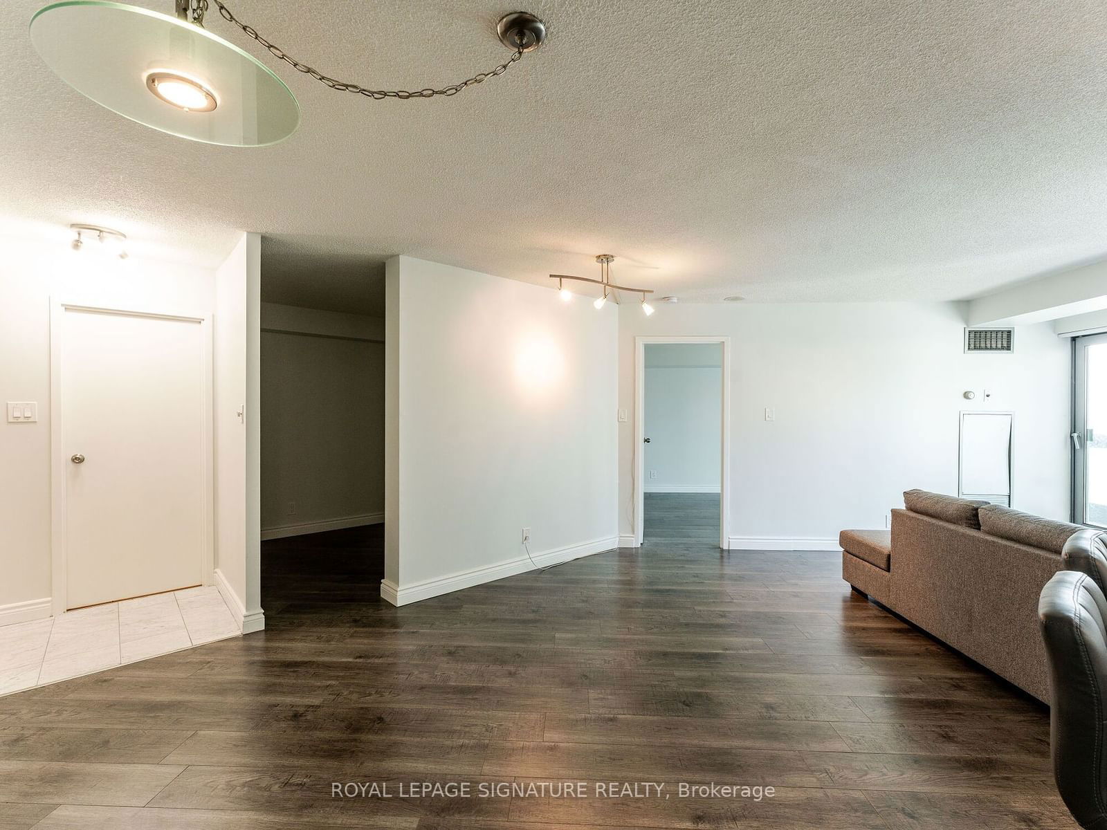 10 Yonge St, unit 1701 for rent