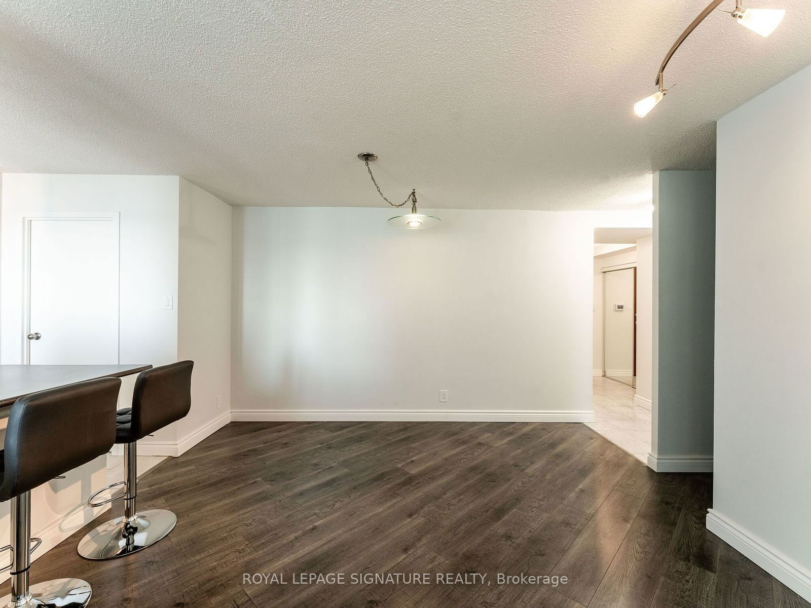 10 Yonge St, unit 1701 for rent