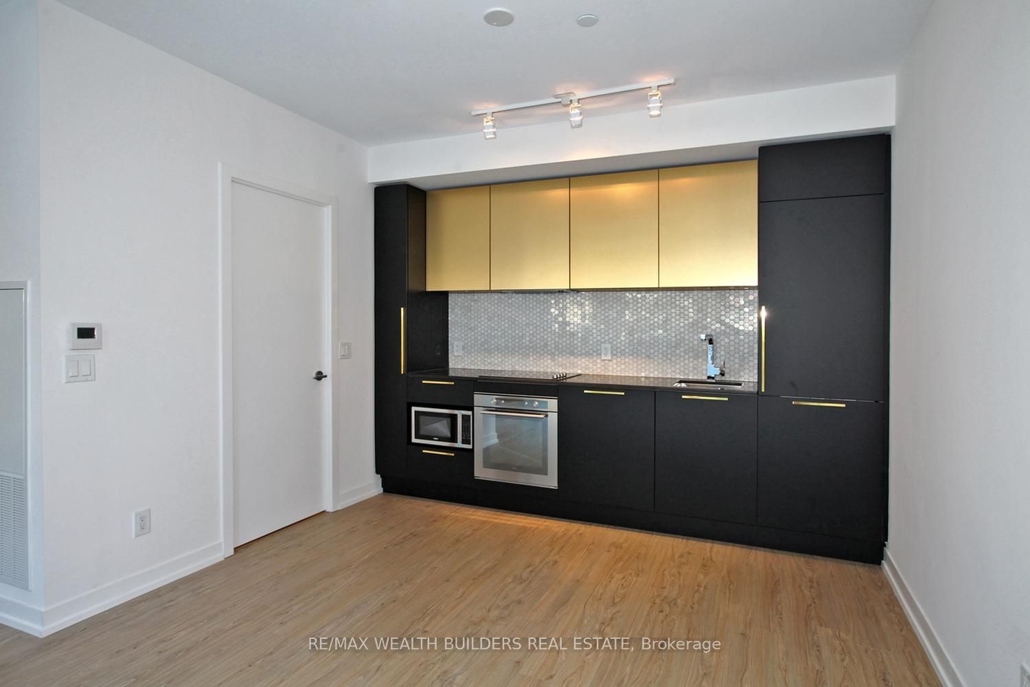 85 Wood St, unit Th02 for rent