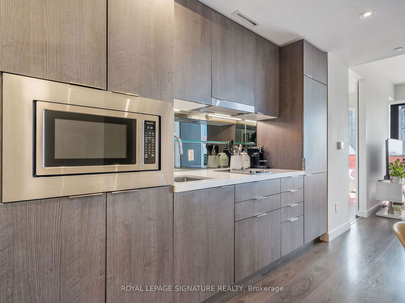 215 Queen St W, unit 1302 for sale