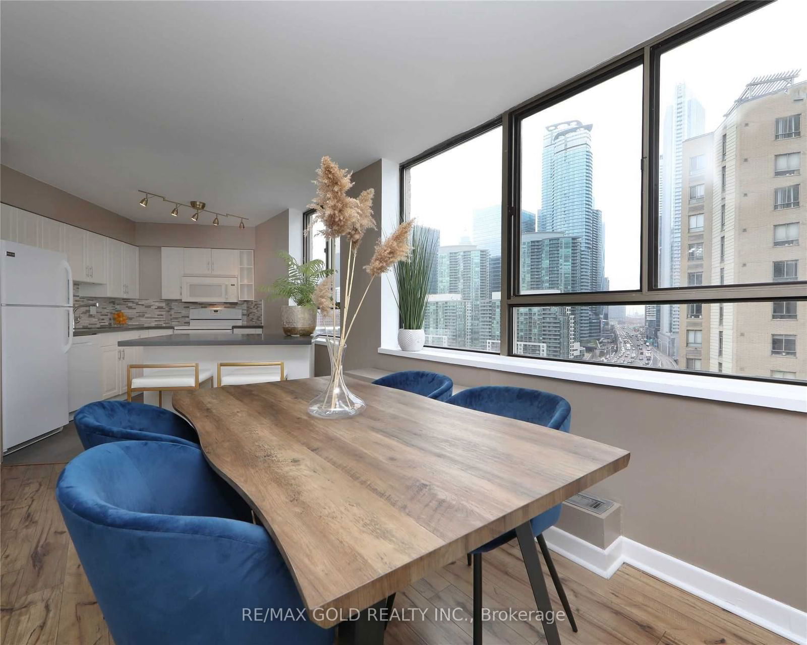 260 Queens Quay W, unit 1406 for sale