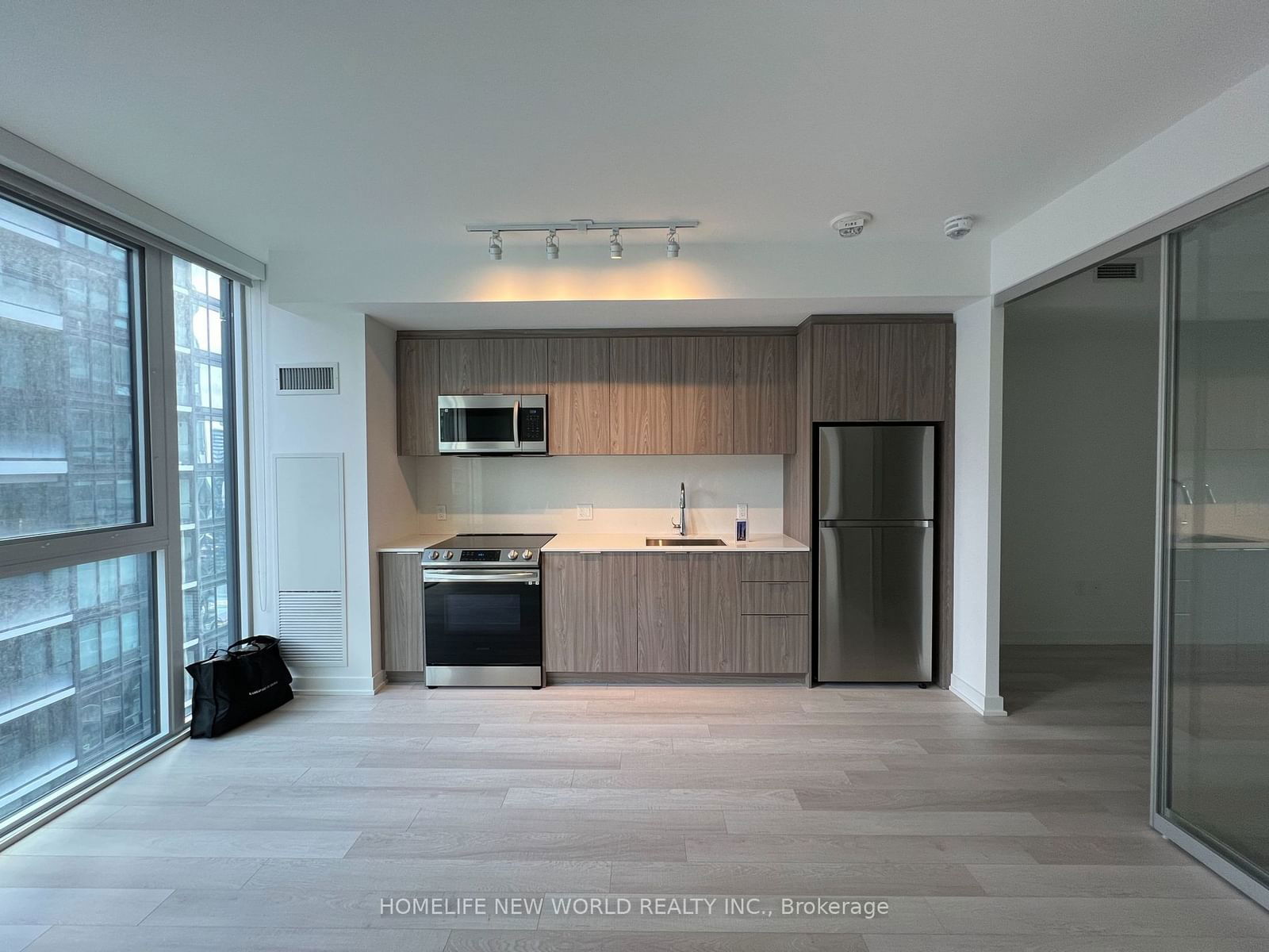 357 King St W, unit 3207 for rent