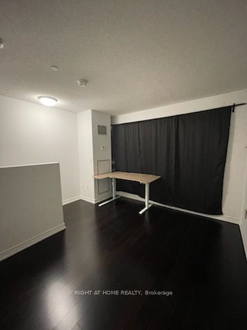 386 YONGE St, unit 513 for rent