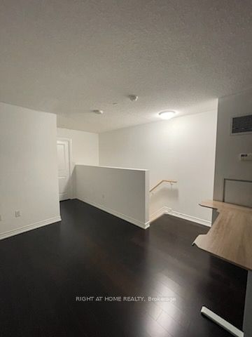 386 YONGE St, unit 513 for rent